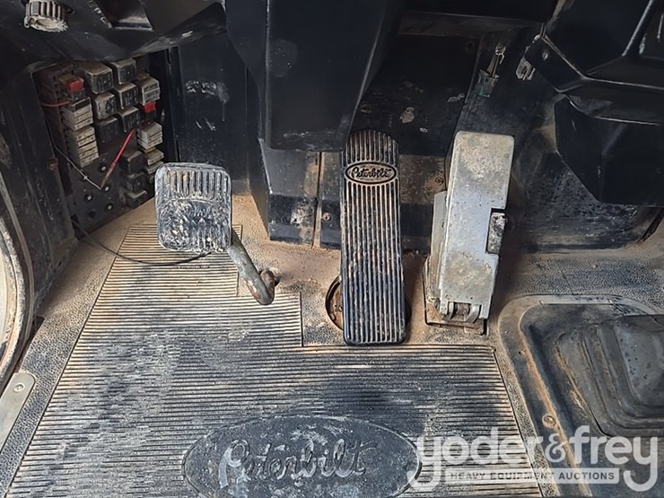 2000-peterbilt-357-image-71