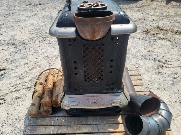 brilliant-the-wemble-co.--no-16-176-cast-wood-burning-stove-image-13
