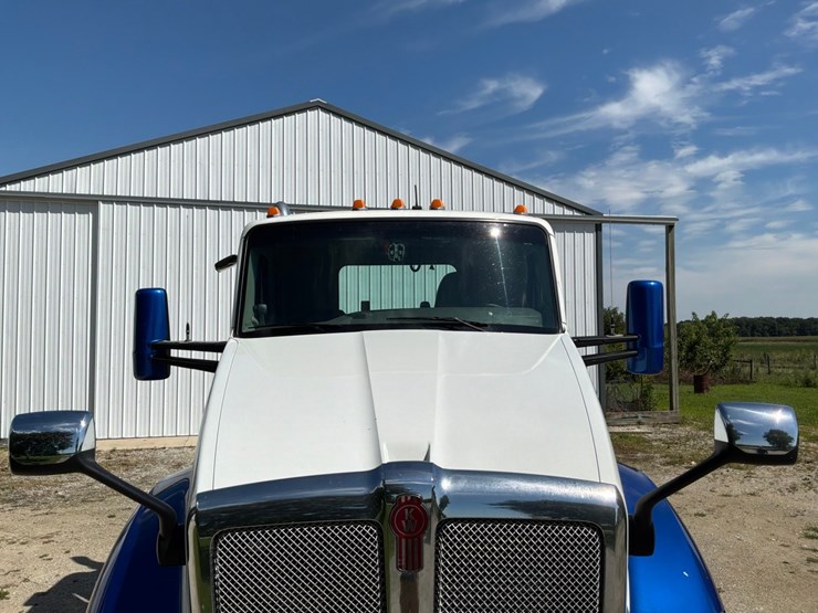 2018-kenworth-t680-image-47