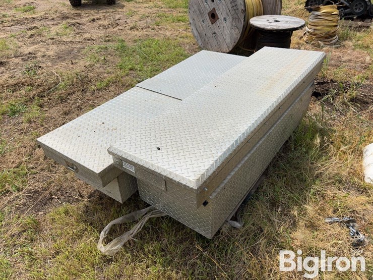 adrian-steel-aluminum-diamond-tread-toolboxes-image-7