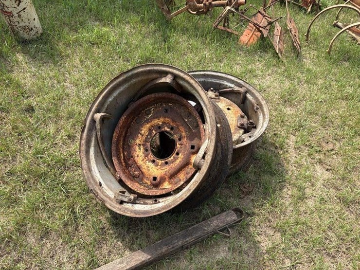 allis-chalmers-d15-rear-wheel-rims---rough-shape-image-1