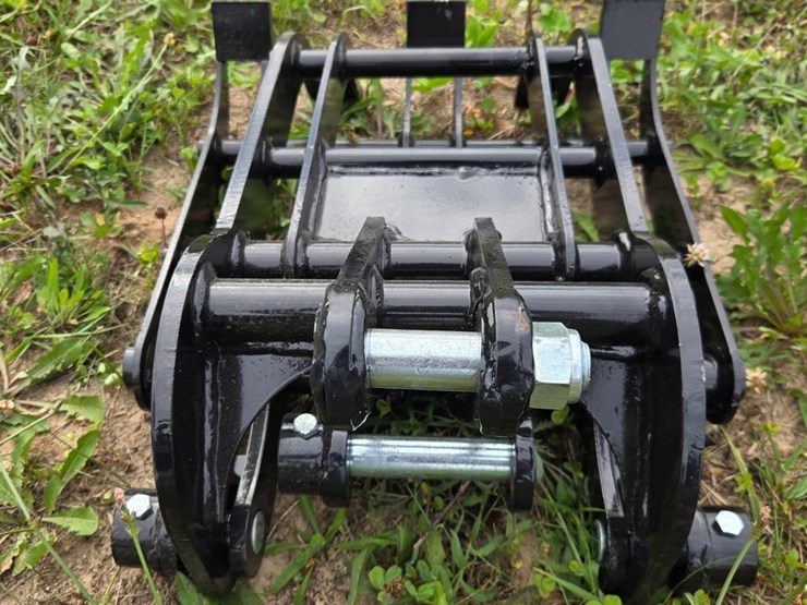 #2051-•-mini-excavator-wood-grabber-image-1