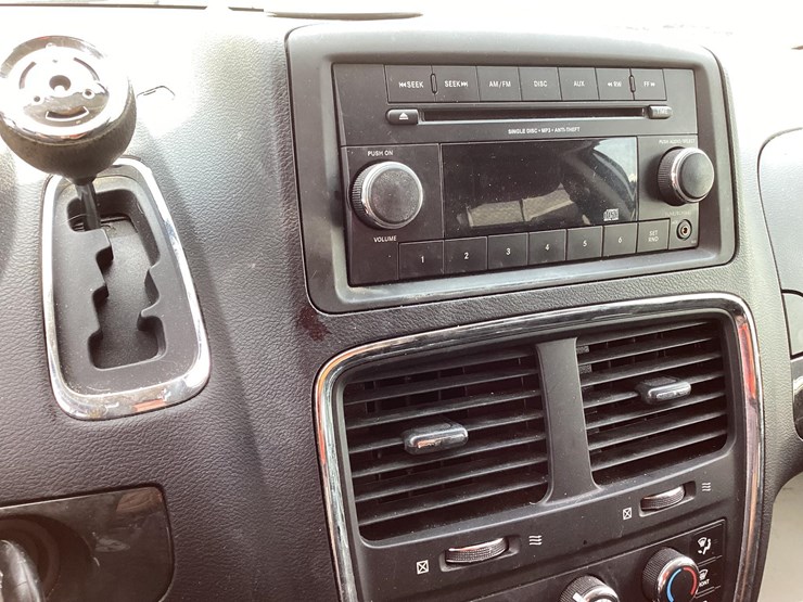 2014-dodge-grand-caravan-image-29