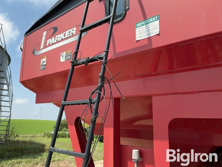 2015-parker-739-image-16