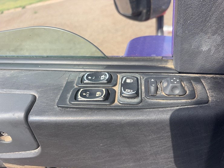 2015-freightliner-122sd-semi-image-41
