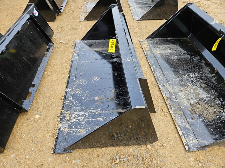 #233-•-swict-66"-material-bucket-image-2