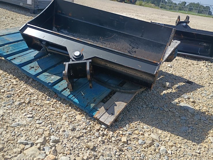 #26117-•-future-hydraulic-tilt-bucket-mini-excavator-attachment-image-6