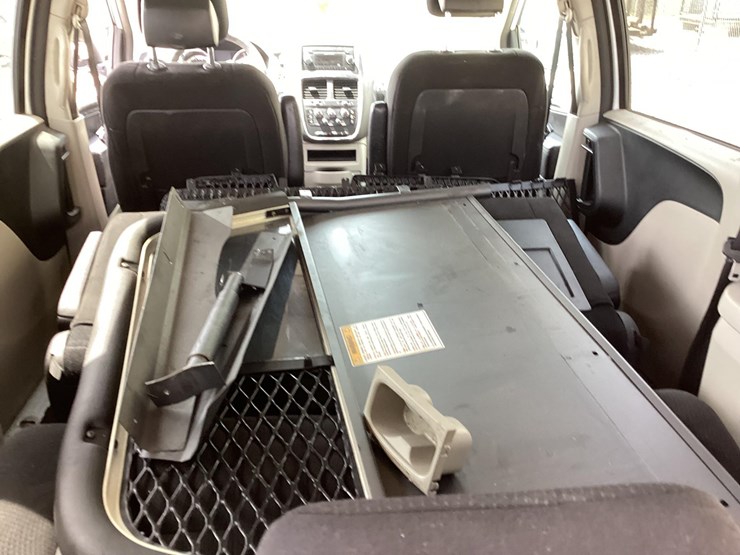 2014-dodge-grand-caravan-image-47