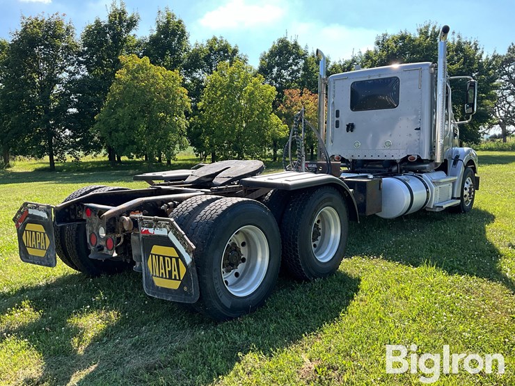 2016-freightliner-122sd-image-5