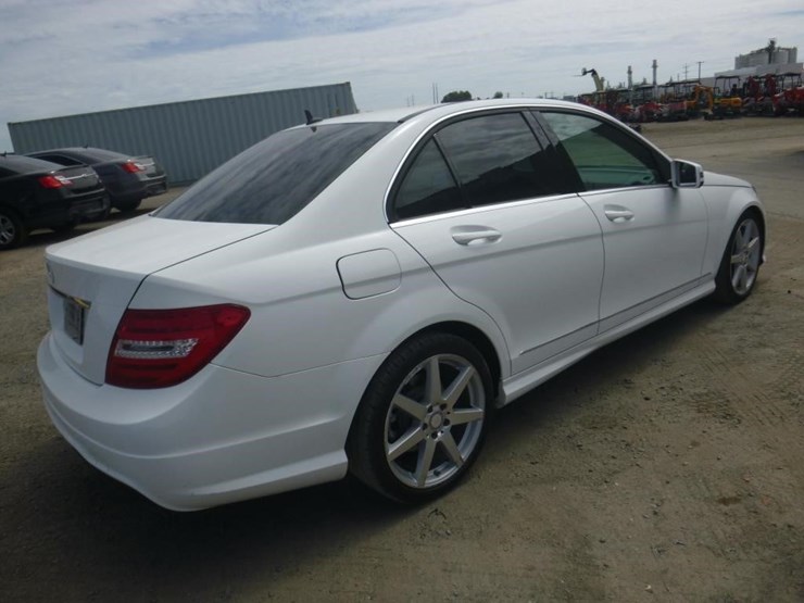 2014-mercedes-c250-sedan-image-3