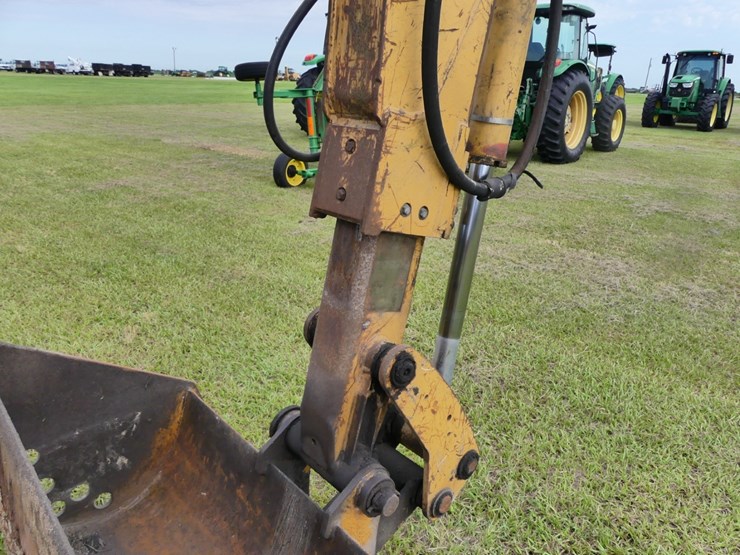 2004-caterpillar-416d-image-19