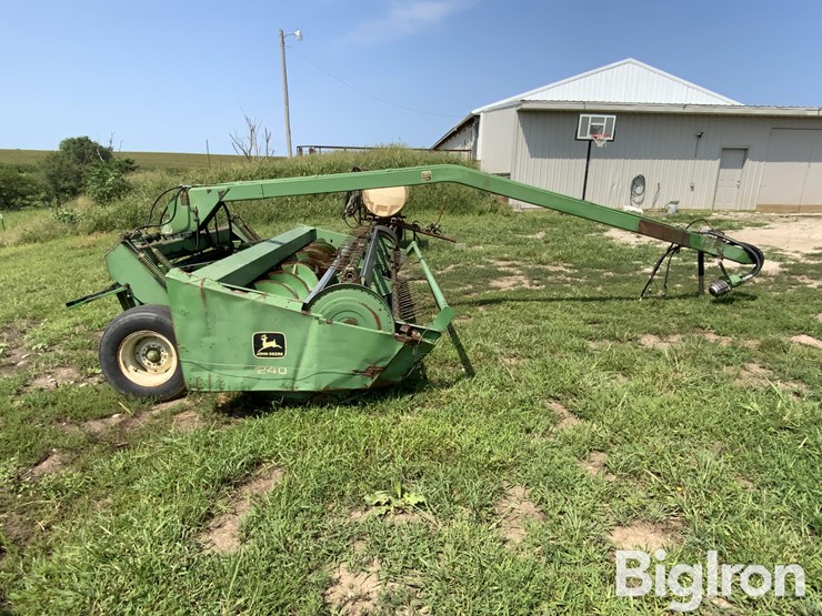 john-deere-240-image-4