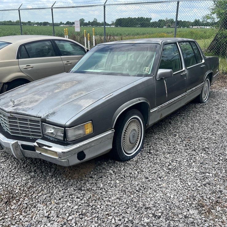 NO RESERVE! Cadillac Sedan Deville!