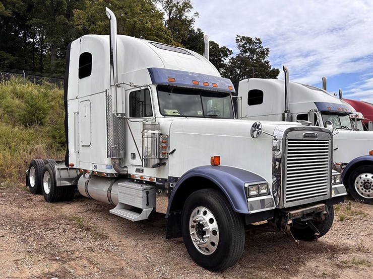 2002-freightliner-fld120-classic-image-1
