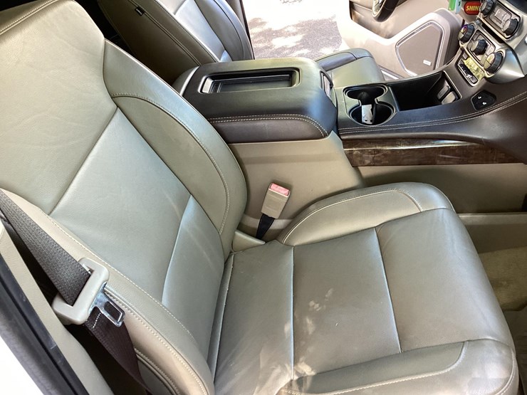 2017-chevrolet-tahoe-image-31