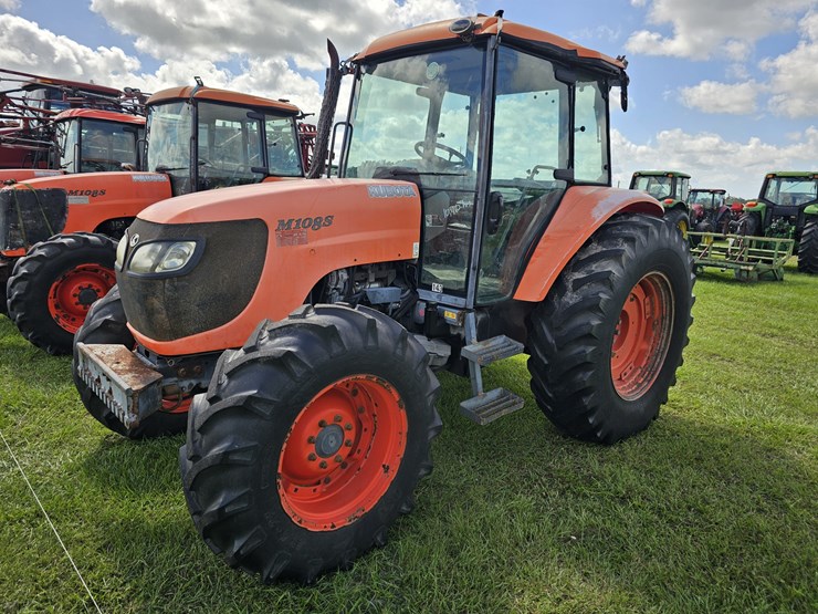 2015-kubota-m108s-image-2