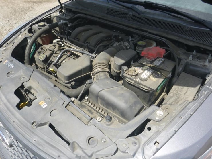 2015-ford-taurus-sedan-image-10