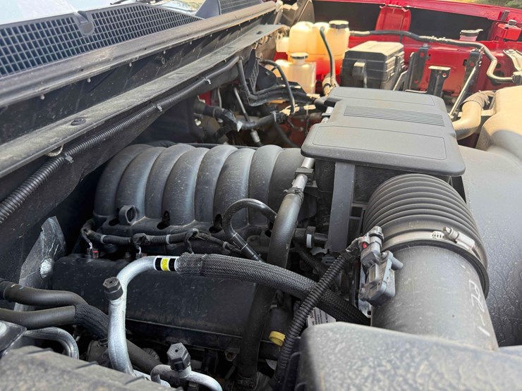 2022-chevrolet-3500-image-21
