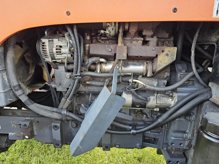 2015-kubota-m108s-image-10