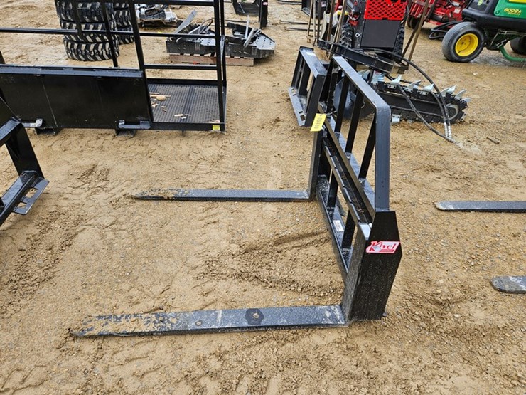 #222-•-kivel-48"-3500-lb-pallet-fork-image-2
