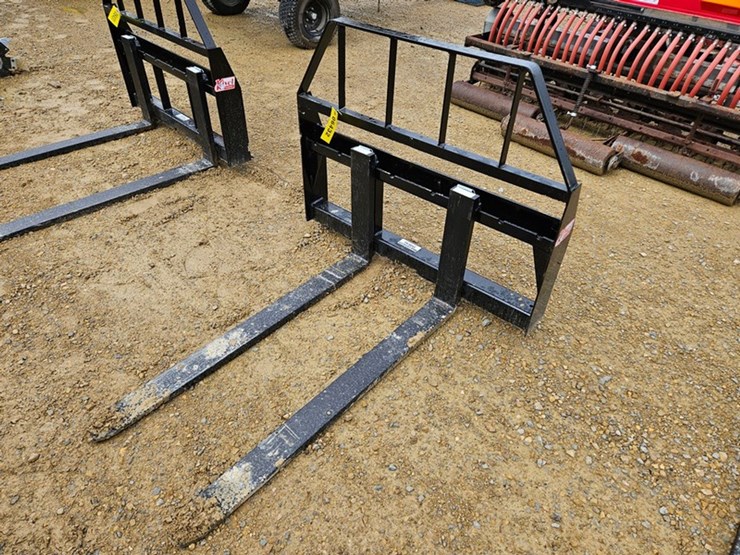 #224-•-kivel-48"-3500-lb-pallet-fork-image-1