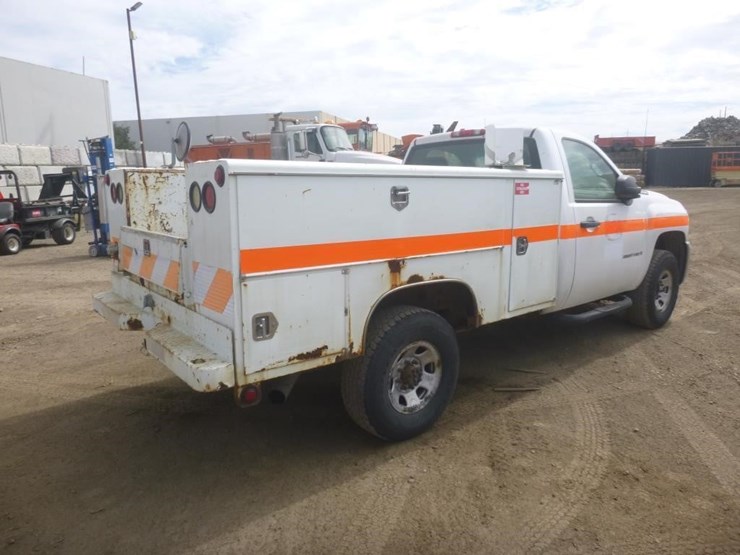 2009-chevrolet-3500-image-3