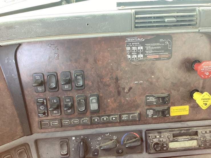 2006-freightliner-cst120-image-34