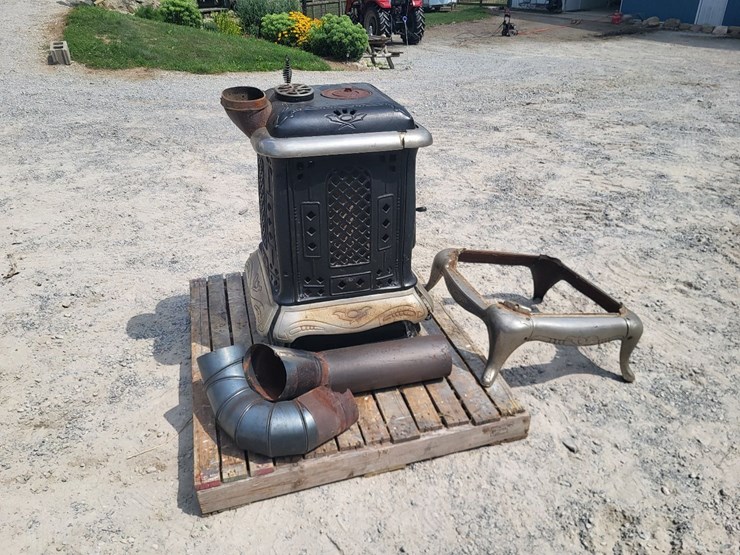brilliant-the-wemble-co.--no-16-176-cast-wood-burning-stove-image-6