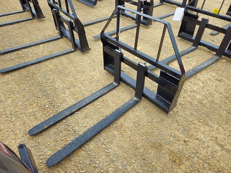 #212-•-2026-mower-king-sa-48"-pallet-fork-image-1