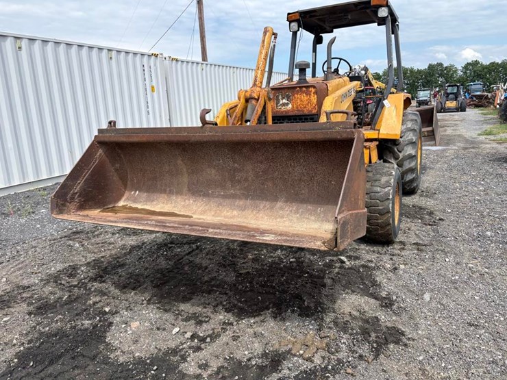 deere-210c-image-4