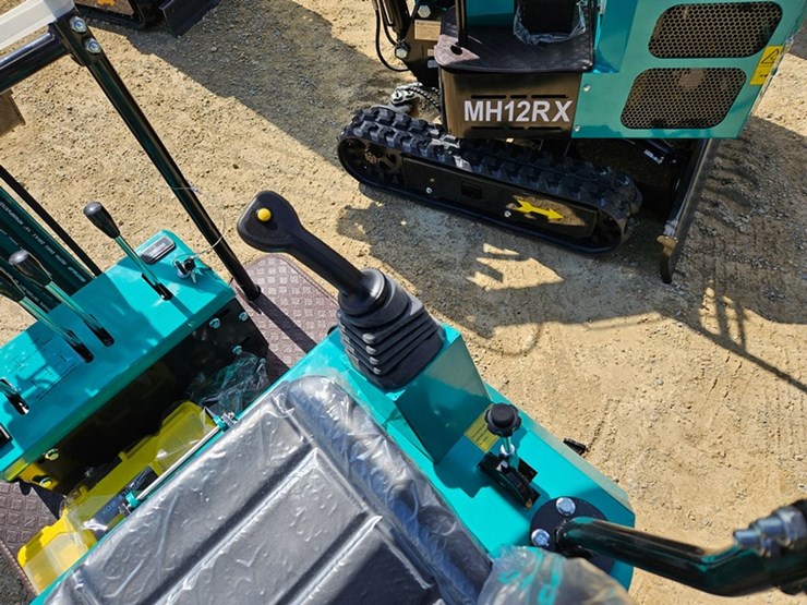 #216-•-2026-agt-mh12rx-mini-excavator-image-18