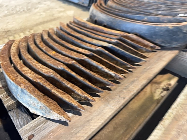 jd-chisel-plow-twisted-shovels-image-7