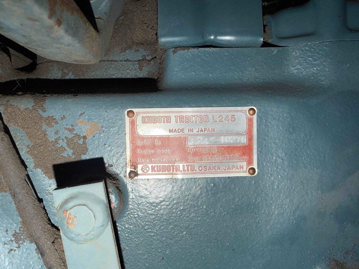 245-kubota-tractor-image-19