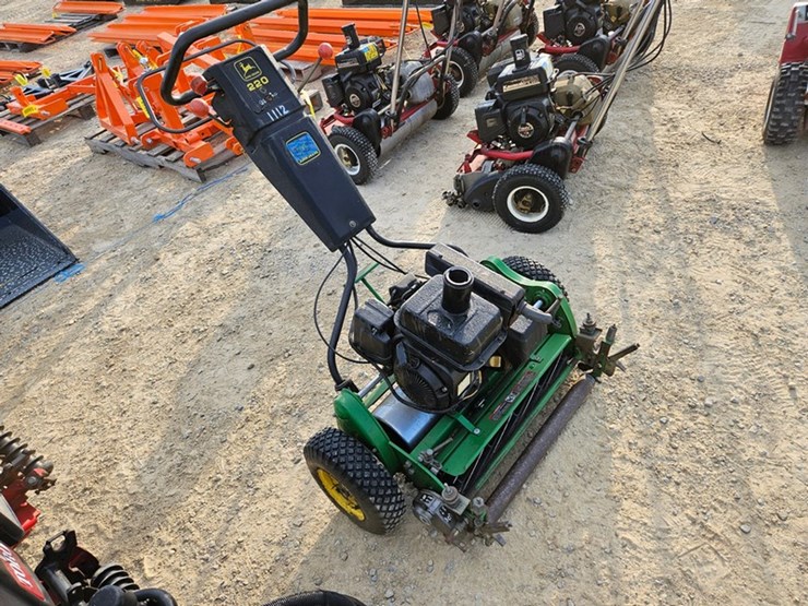 john-deere-220-image-7