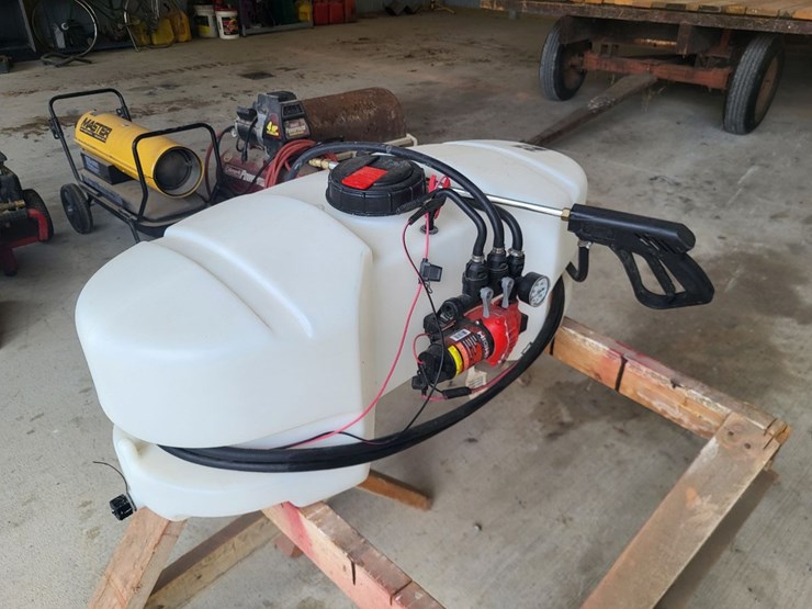fimco-electric-sprayer-w/poly-tank,-spray-wand,-and-nozzles-image-3