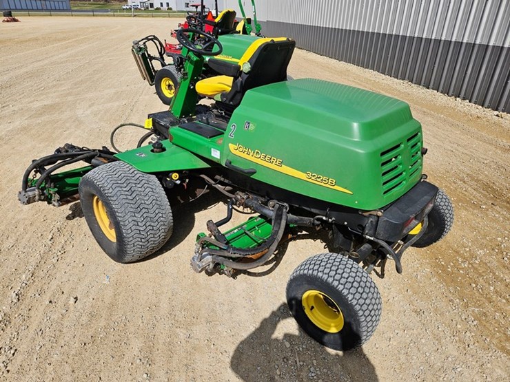 john-deere-3225b-image-3
