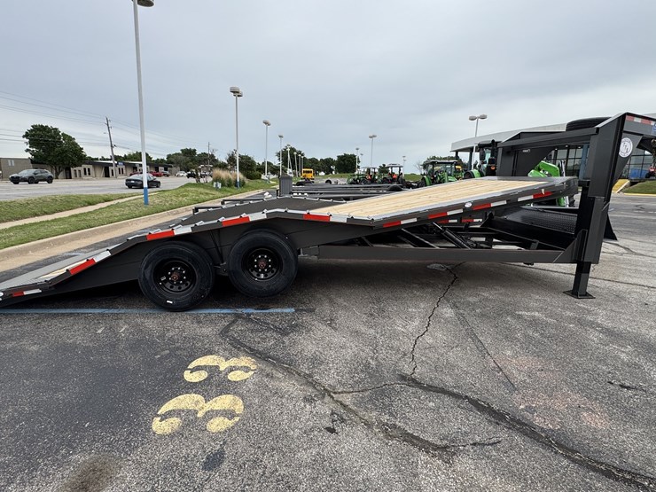 2026-bellwether-premier-8.5'x24'-hyd-tilt-gooseneck-trailer-image-16