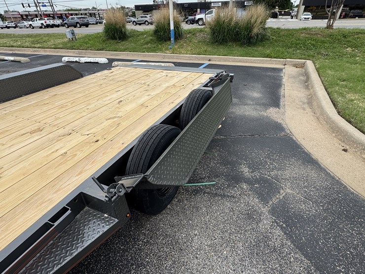 2026-bellwether-premier-18'+2'-car-hauler-trailer-image-4