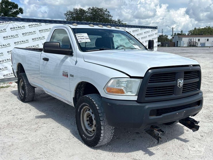 2012-dodge-2500-image-2