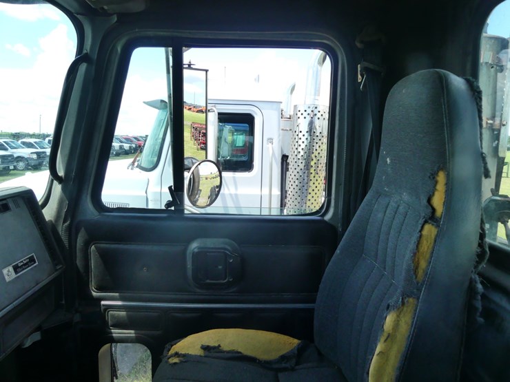 1997-mack-ch612-image-15
