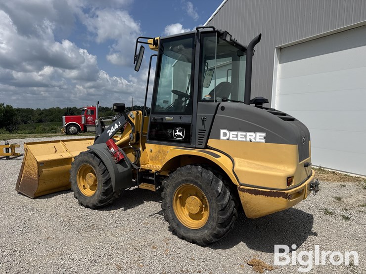 2014-deere-244j-image-7