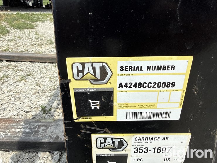 caterpillar-pallet-forks-image-15