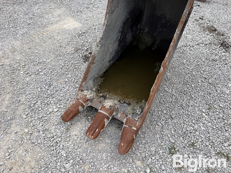 tag-24"-excavator-bucket-image-11