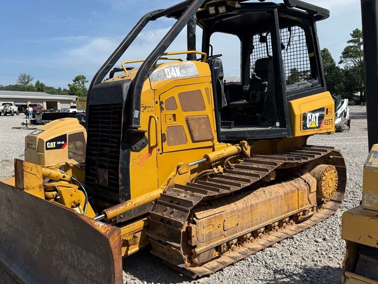 caterpillar-d4k-image-2