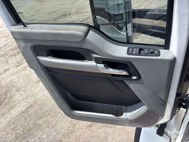 2019-kenworth-t880-image-21