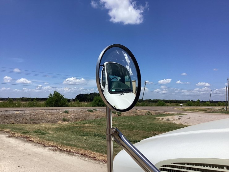 2014-freightliner-m2-image-12