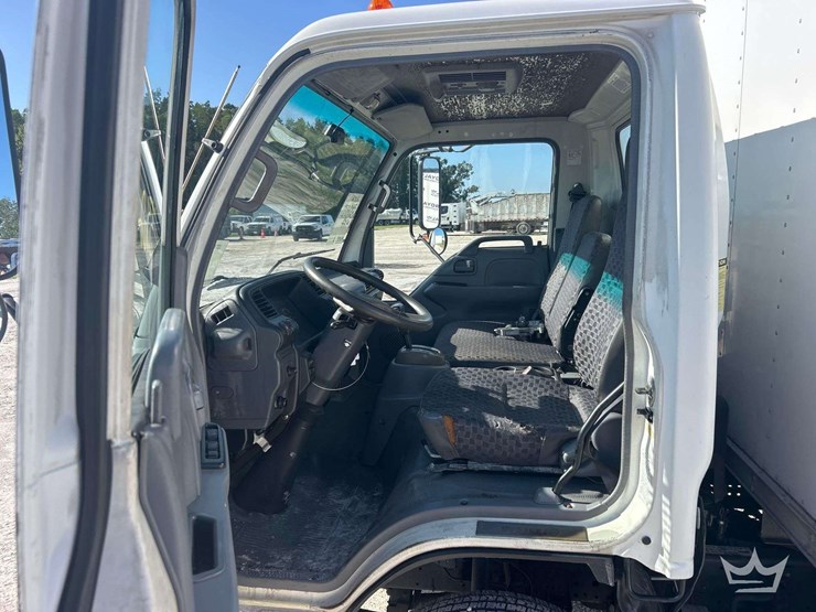 2006-isuzu-npr-image-16