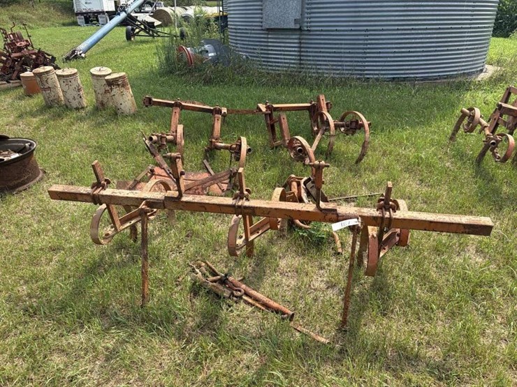 allis-chalmers-2-row-cultivator---off-ca-image-1