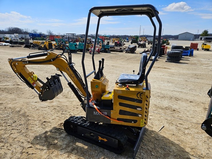 #217-•-2026-agt-mx12r-mini-excavator-image-2