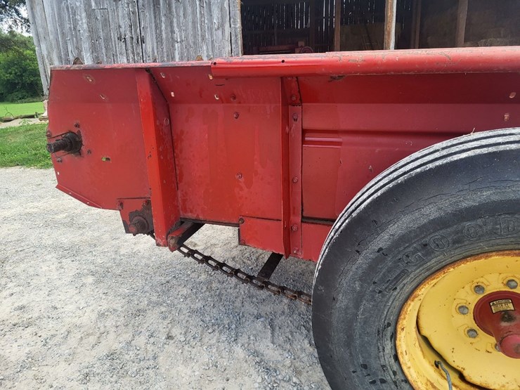 new-holland-520-image-31